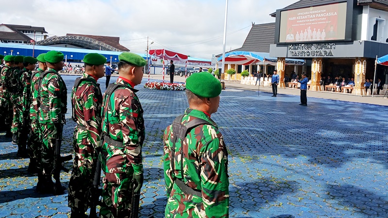 PERINGATAN HARI KESAKTIAN PANCASILA-Pemkab Barito Utara melaksanakan upacara dalam rangka memperingati Hari Kesaktian Pancasila di halaman kantor Bupati, Senin (1/10/2025).(foto: